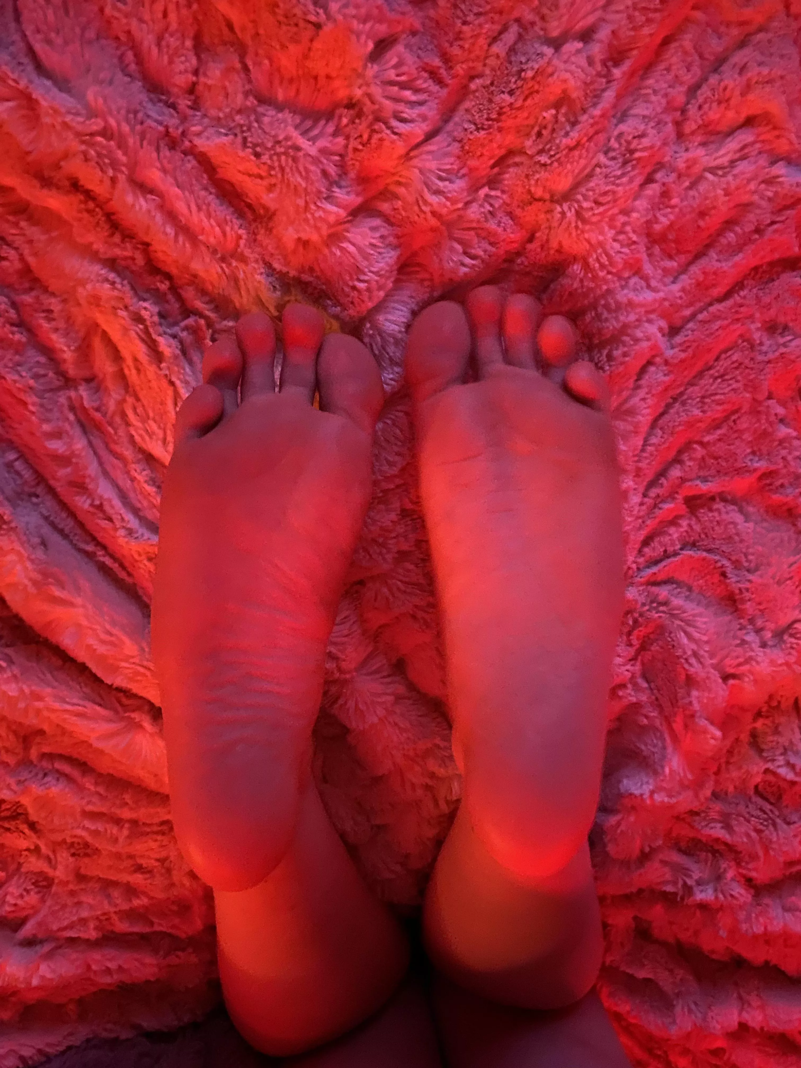 Wishing I had someone to cum on my soles💦😍 posted by Feetgurl548