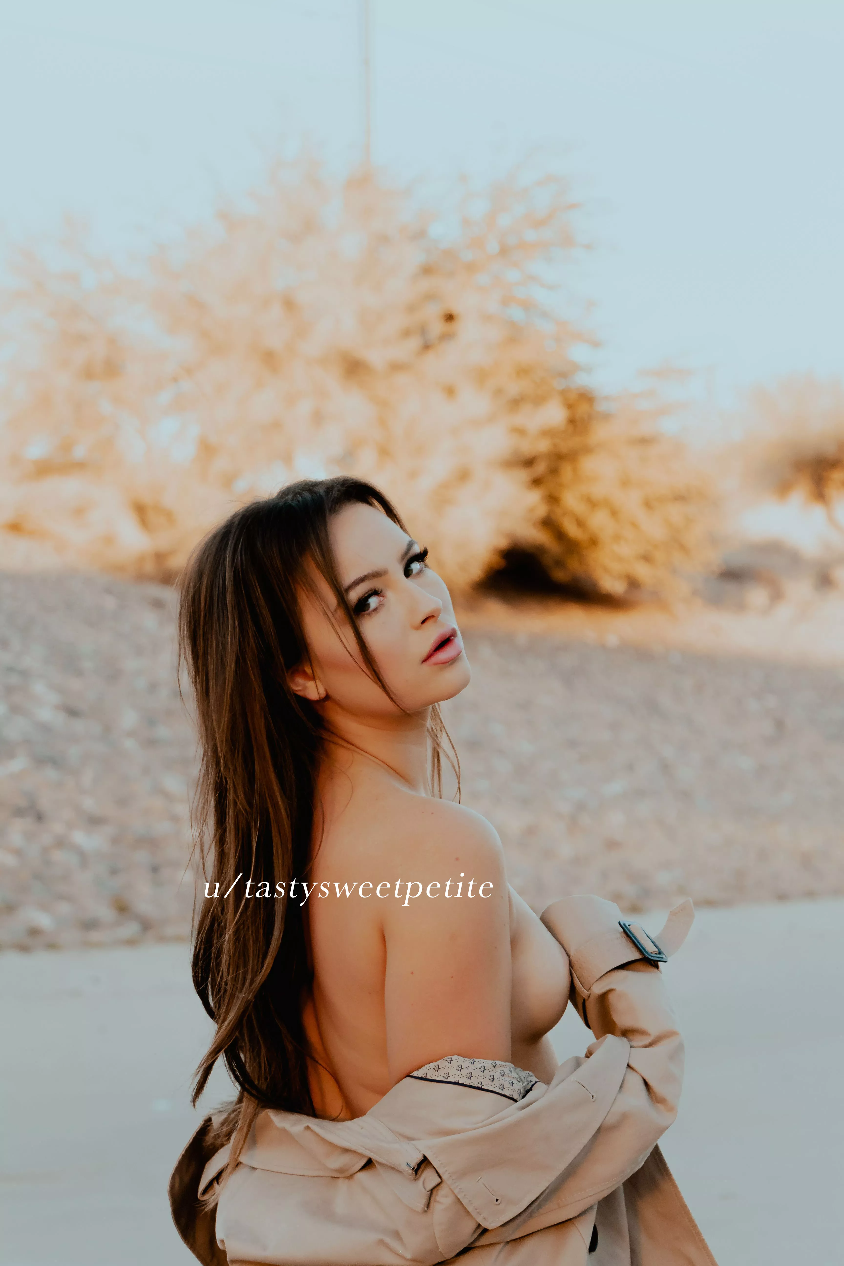 Wishing I was looking back at you. What is your biggest fantasy? 🌹 posted by tastysweetpetite