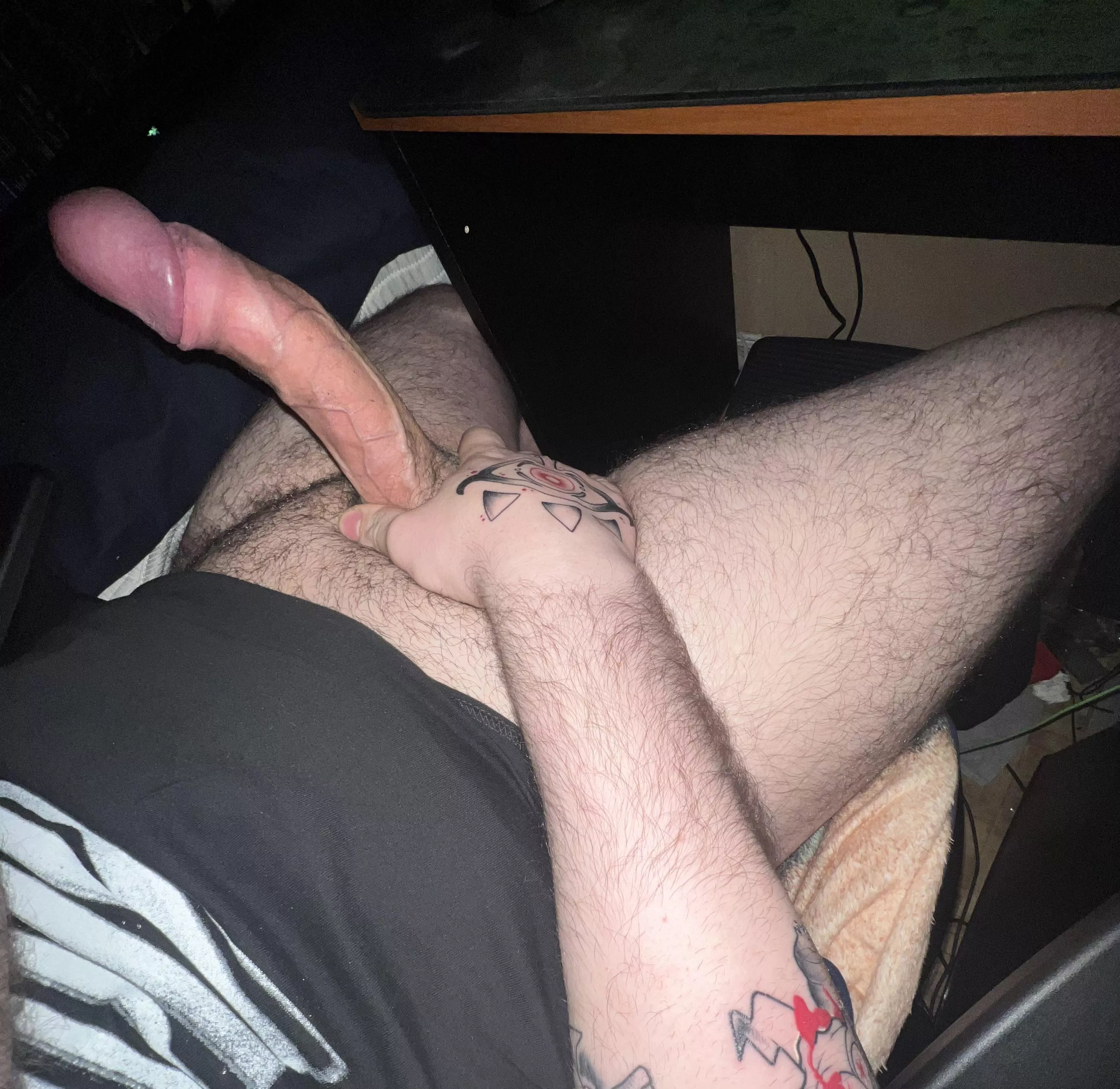 Wishing someone was on their knees in front of me right now 😈 posted by juki3645