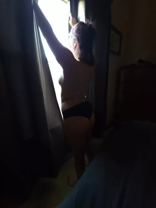 Wishing the neighbors a good morning by Seahorseshusband