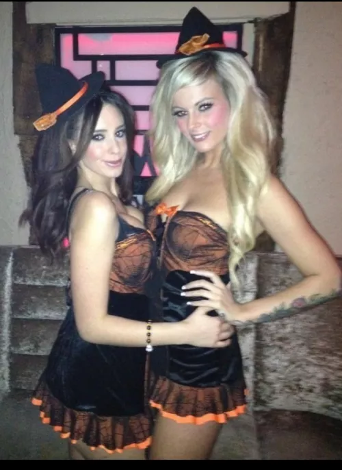 Witch Witch and witch way you doing her by Chaturbater1