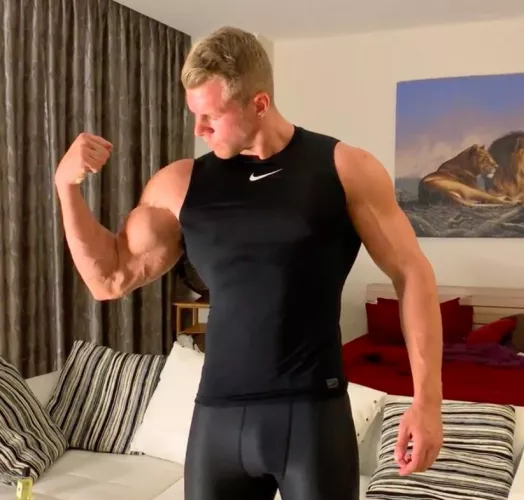 With a flex by TheAlexanderSteel