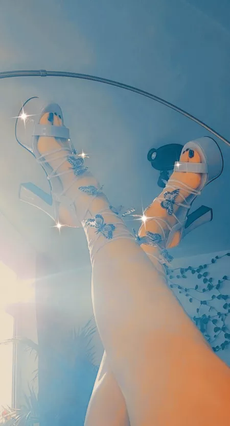 With these on I am 6,5ft damn!! 😍[f] by xMiiaWhiite