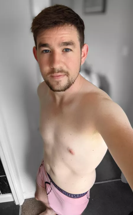 Woke Up Feeling Kinda Cute... by SecretHideaway_