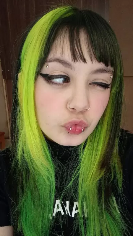 women always look best when pouting by Nephyla_Lamprey