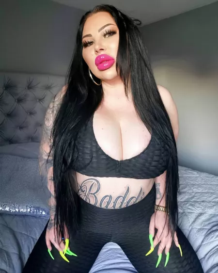 Wonderful cock-sucking lips!