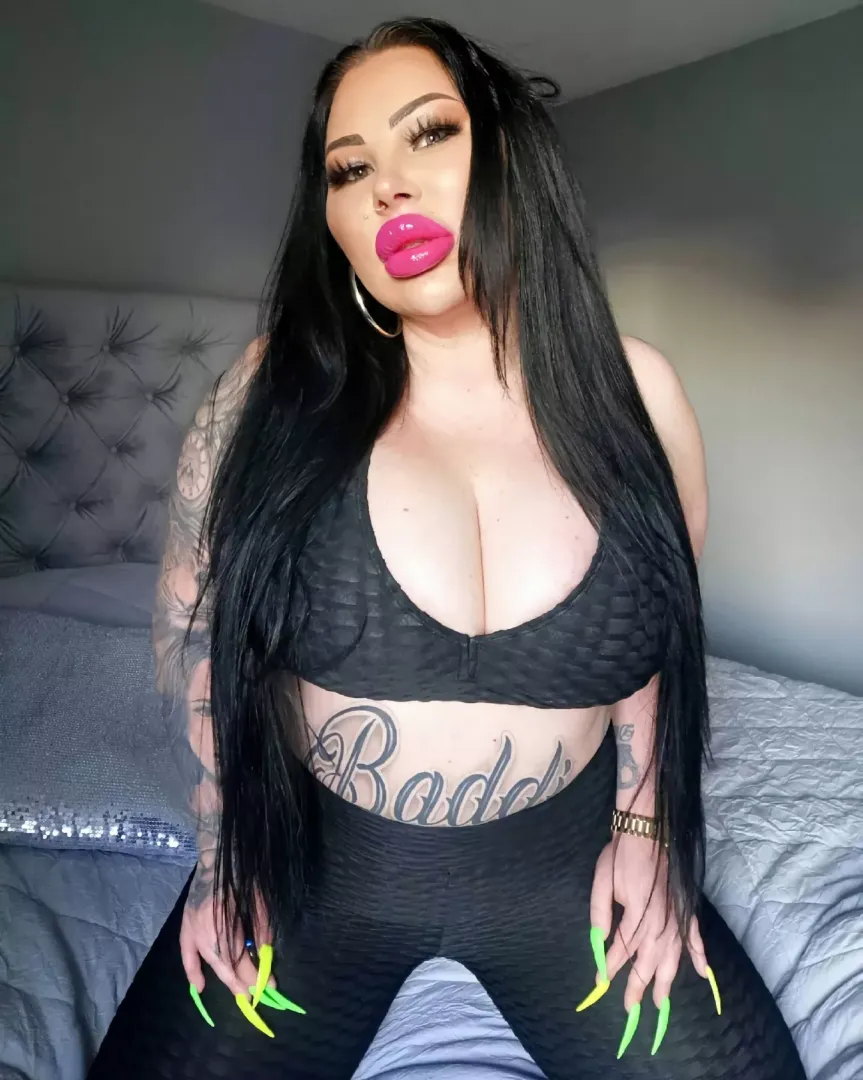 Wonderful cock-sucking lips! posted by Marathon1981