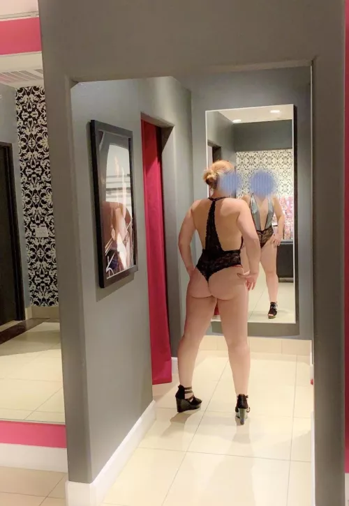 Wondering why they put mirrors outside of the dressing rooms at the lingerie store🤔 (f)40 by seanandash