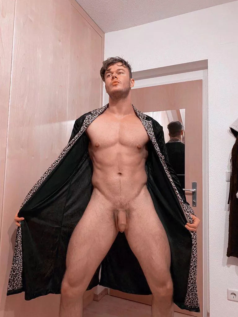 Woops, my robe slipped 😘 posted by KingJamesUK