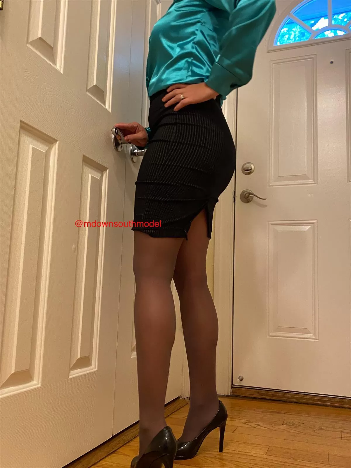 Wore this pencil skirt to the office the other day, got some nice compliments! posted by Mdownsouthmodel92