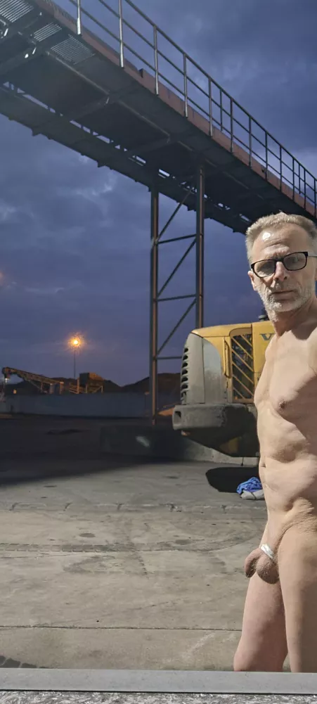 Work in the night by ullibult