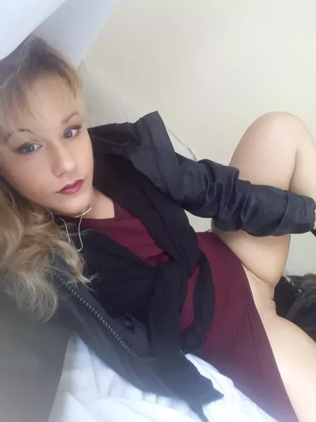 Work is boring... What are you up to? by BomShelle