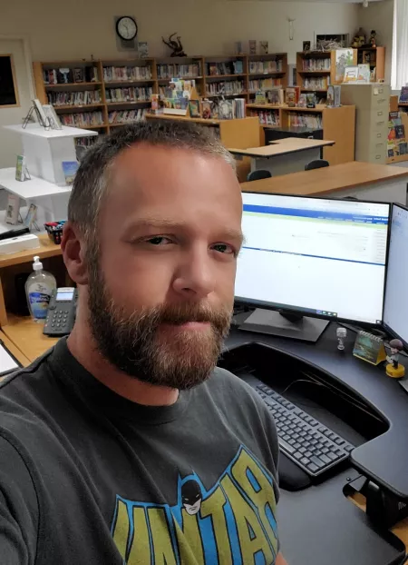 Work selfie! 💚 Enjoy your Thursday! by bishopsknight