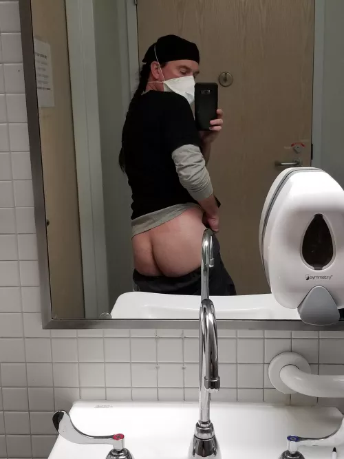 Workin' in the hospital butt...🤧🤪 by Toodrunktospunknow