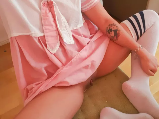 Working at home like this when my bf is looking 🤫 by loviedao