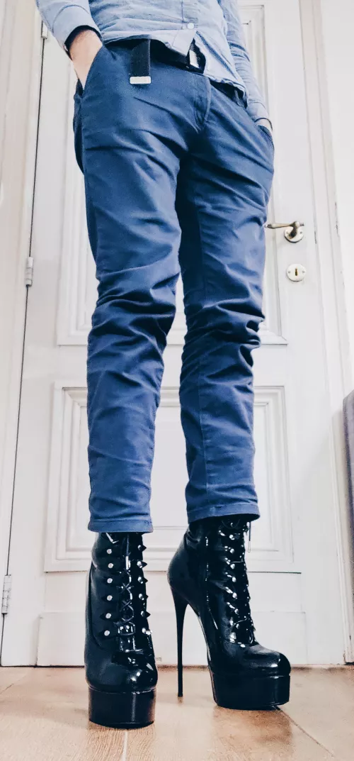 Working from home due to covid restrictions doesn't mean I can't wear fancy footwear, the contrary! by frauwke