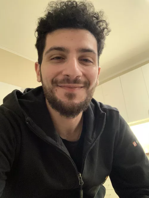 Working nightshift. Anyone up for a chat? :) by dwarf_urfii