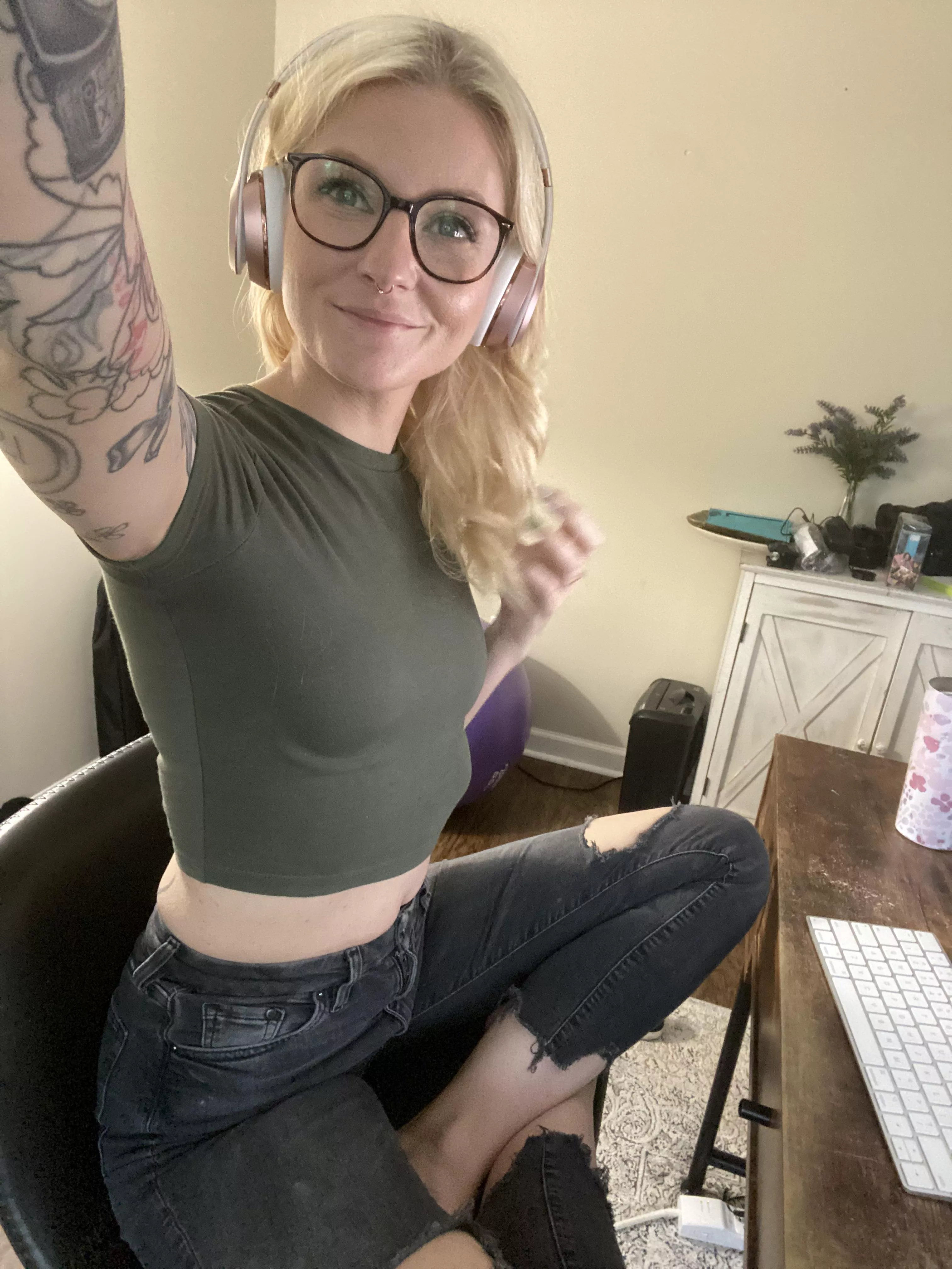 Working now but Daddy is taking me bowling later 🤗 posted by princessjellybean11