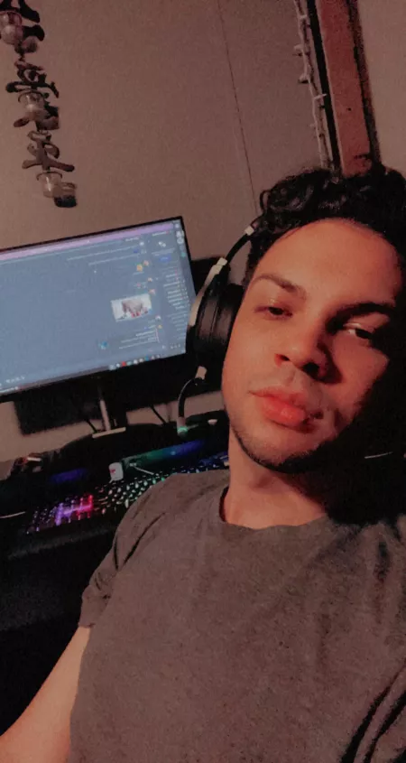 Working two full-time jobs, gaming moments are precious. Say hi 👋🏻 by lerolerobandolero