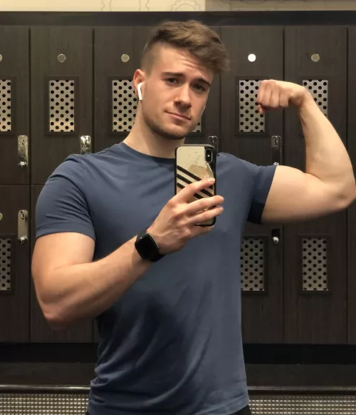 Workout done and feeling good. Now for some Sunday R&R, who’s in!? by slaw81