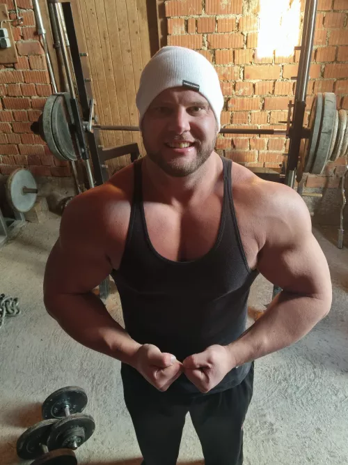 Workout pic 😊 by Wrong-Engineering-74