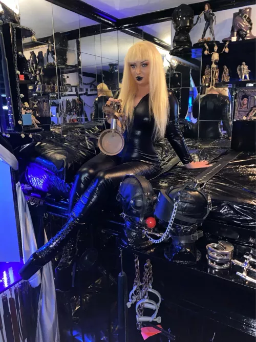 Worship me tonight by savvy_77