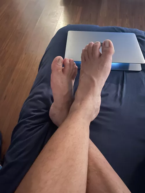 worship my big feet while I relax… by kevinl5