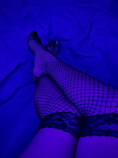 Worship my feet 🌙🍓 by strawberry_mars