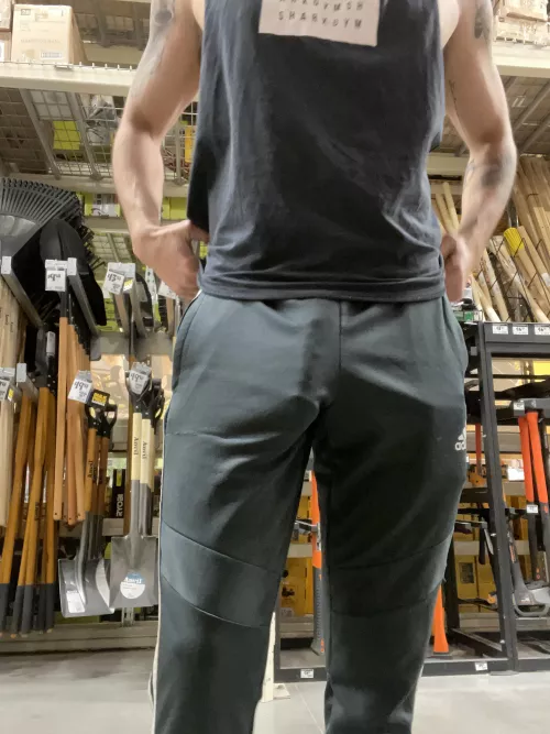 Would I distract you? by Benpaai