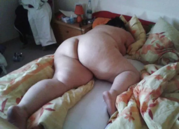 Would like for as many people to write Petra on their fat dongs and send me pictures by PaintShi