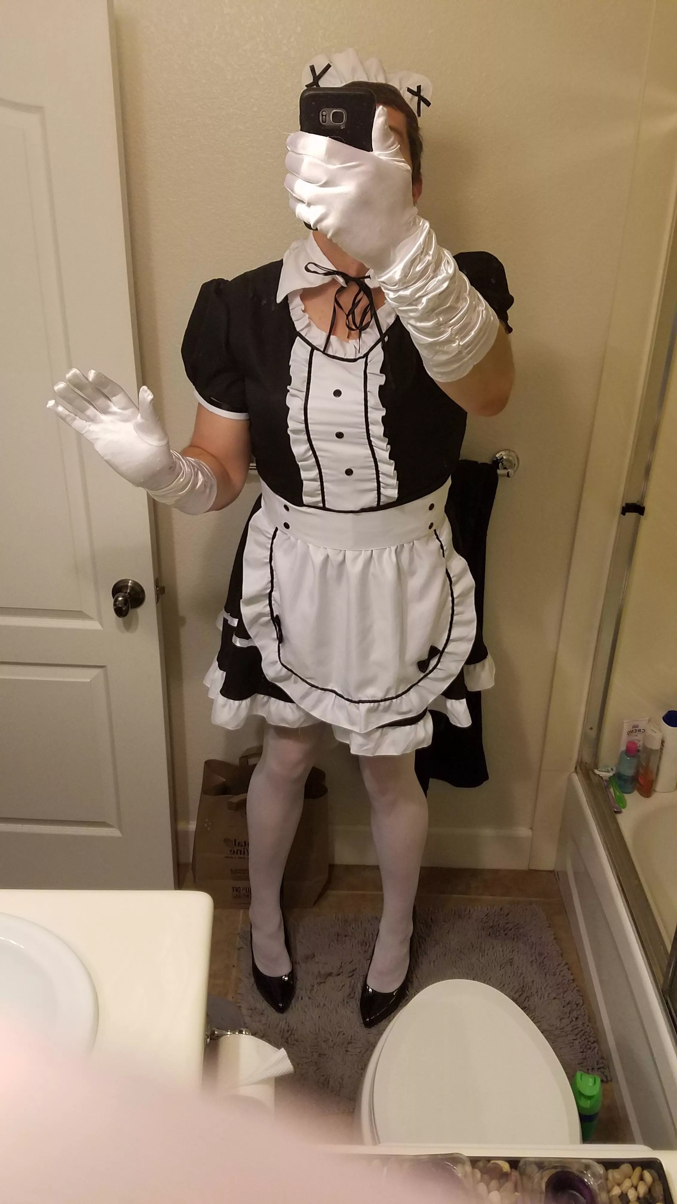 Would love to be someone's locked sissy maid.. posted by maddielovespink