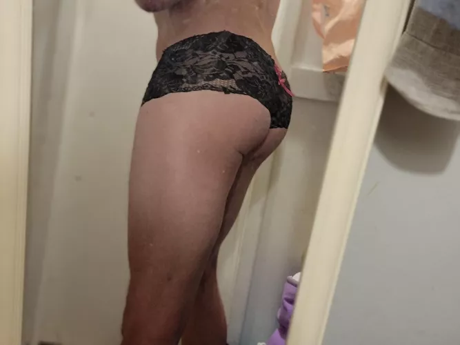 would love to hear your thoughts 😘 by omniscuous