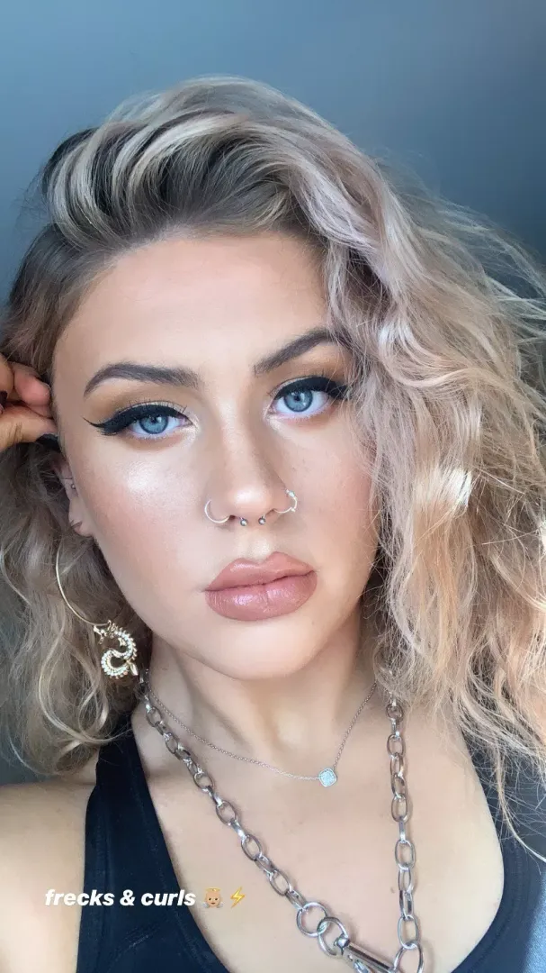 Would love to see Danny work her mouth. posted by MichaelF101