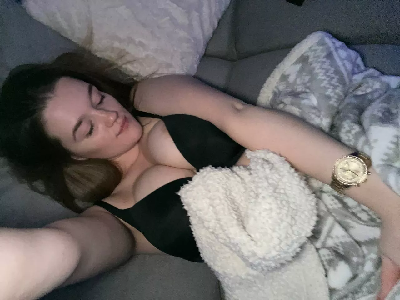 would make my day if at least one person loved my big chest 😇 posted by sophiafoxx20