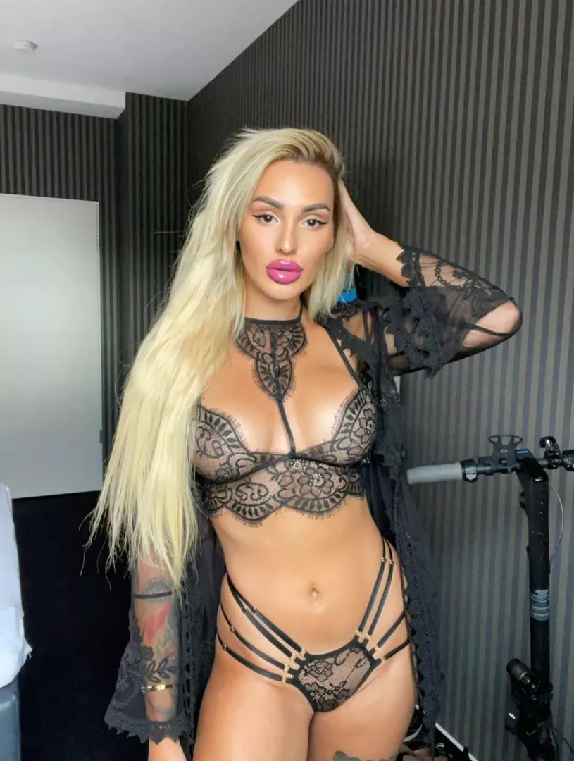 would make my day if at least one person loved my body in this lingerie😇 posted by sumuduhkk