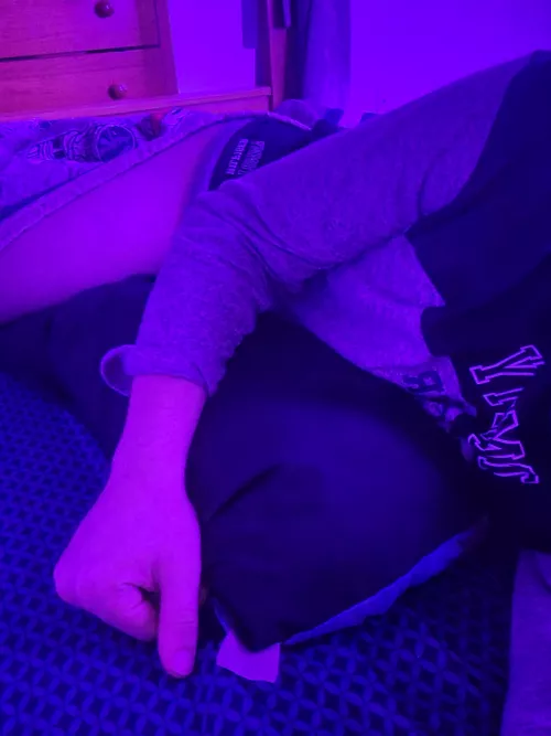 would someone like to come over here and cuddle with me🥺 by saw5566