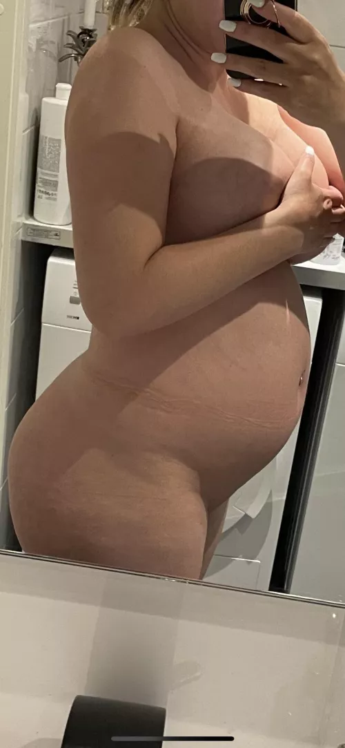 Would u fuck me knowing I have a husband? by nikkid3an