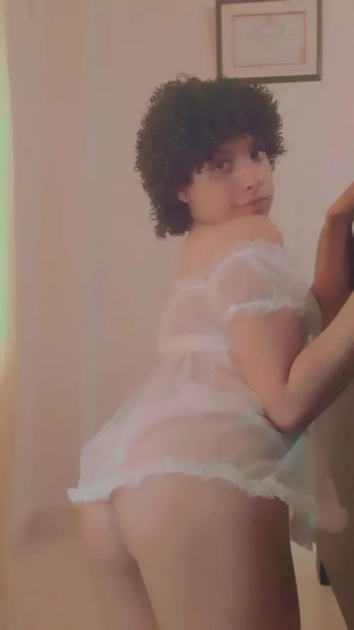 Would u like to be behind me?🥺 by hazelorjx