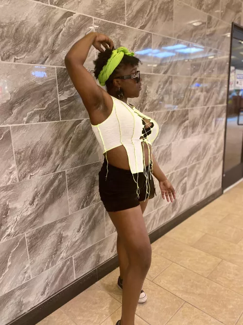 Would u stop me at the mall? by tianablowing