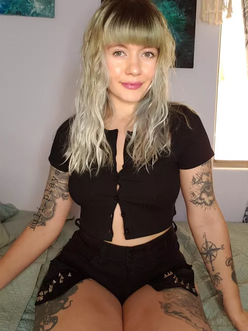 Would you ask me out on a date if we were coworkers? by Iuli_plays