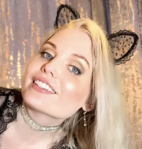 Would you be a good boy for Kitty ? by ittybityprettykitty