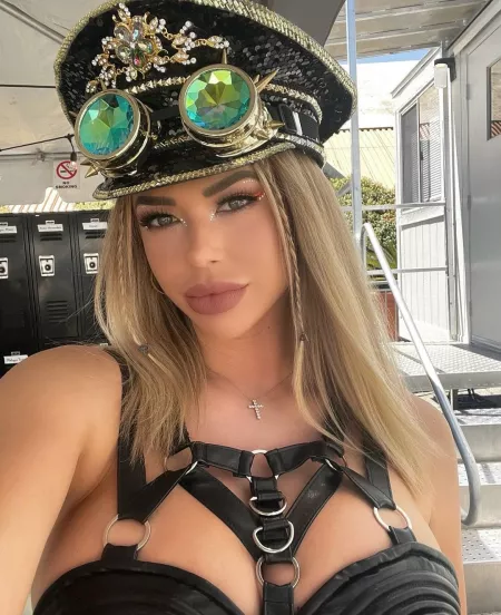 Would you be my friend at the rave? by antjeutgaardd