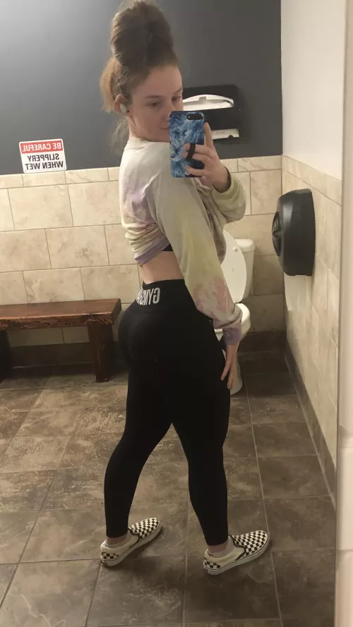 Would you be staring at my leggings in the gym by adorablelilli
