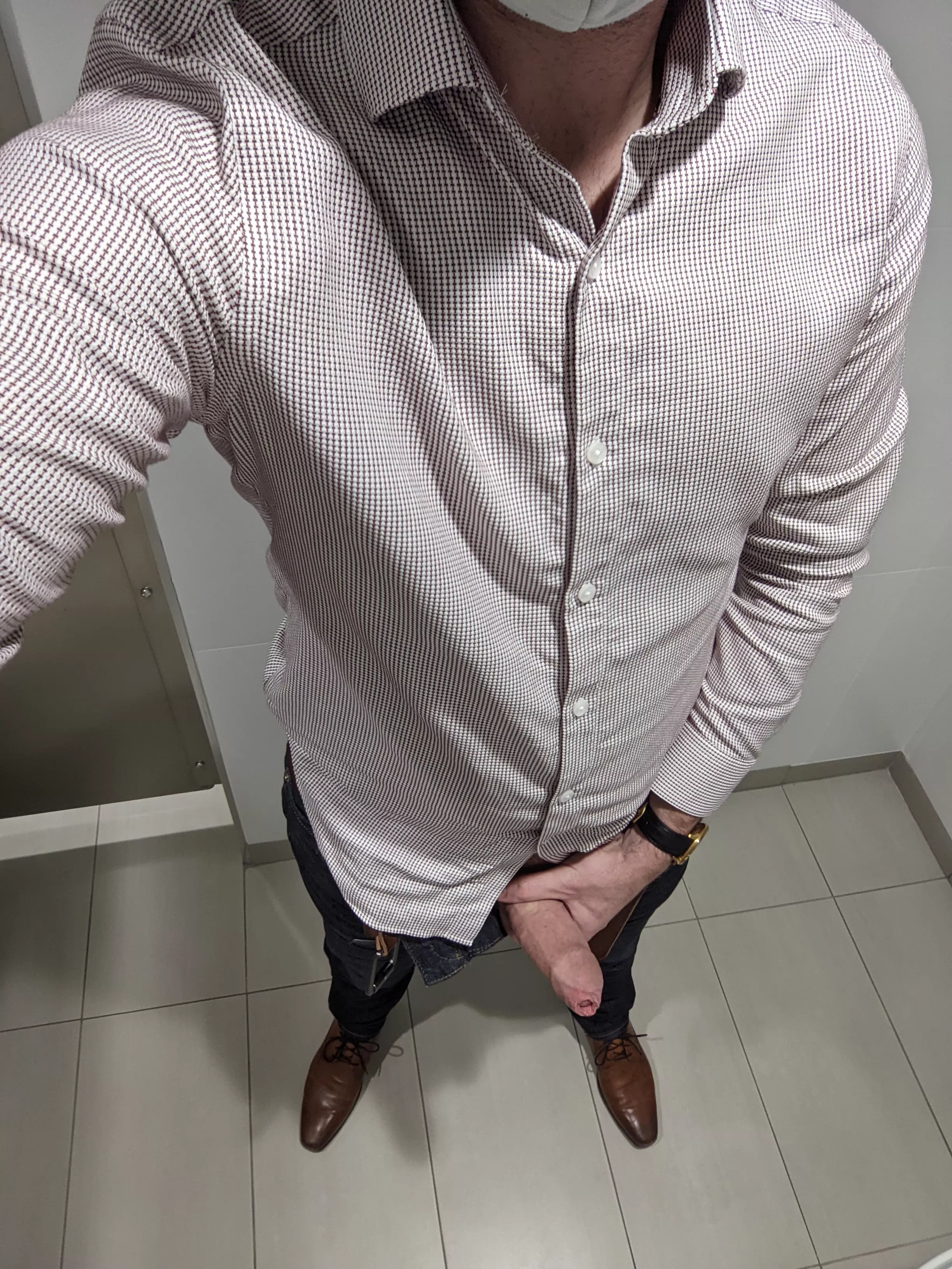 Would you be upset if you saw [m]e looking over the divider? posted by Bookie_Monster86