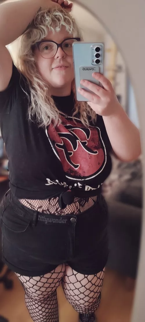 Would you believe it if I said I was a bit of a scene/emo kid back in the day 🙈 it'll always be a part of me 😅 by TheTittyWonder