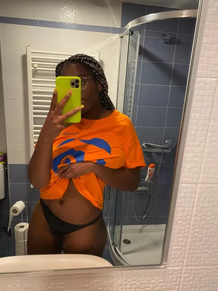 Would you believe me that I have big tits just by looking at this? by studyniky