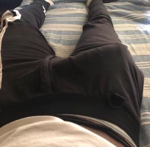 Would you cheat on your boyfriend with me? by LamOutside