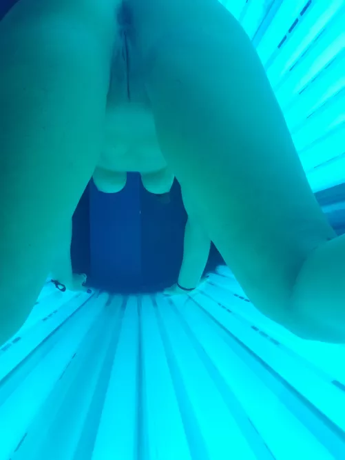 Would you come fuck me in the tanning bed room at work??? 😋🤪 by Tori_Rose22
