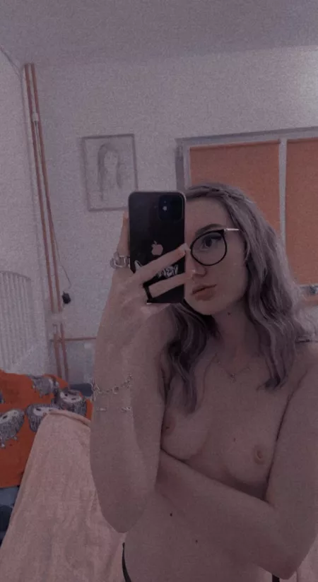 Would you come home from work early for me if I sent you pics like this all day? 🤔 [f] by VenusBetz