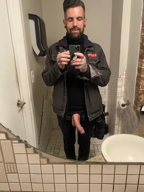 Would you come join me in the bathroom? by whowantstotouchit